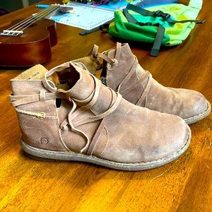 Born women’s zipper booties